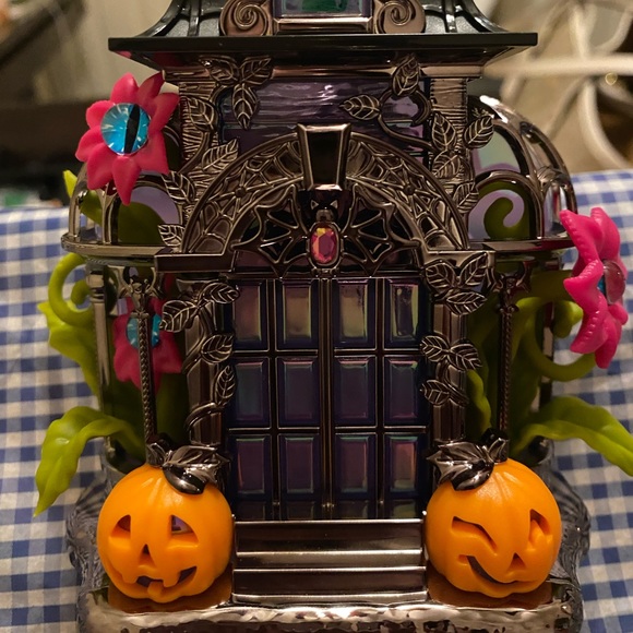 Bath & Body Work Spooktakular Haunted Conservatory - Picture 2 of 4